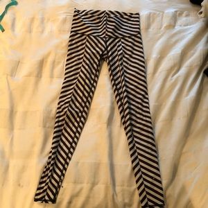 Teeki Balanced Traveler White Hot Pant. Small.